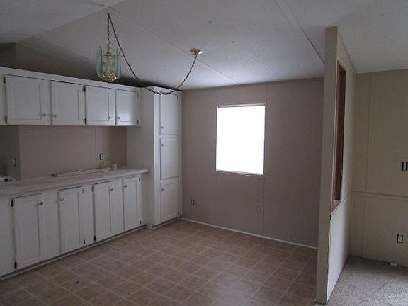 4th image of 184 NE Oakwood Cir