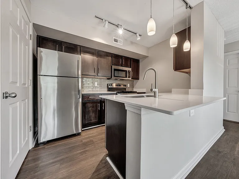 Sunscape Apartments — Photo 7