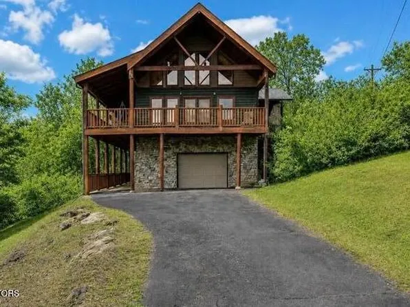 403 Happy Hollow Ln, Sevierville, TN 37876