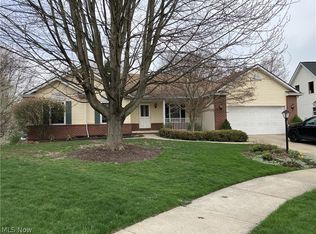 7580 Dover Ln, Parma, OH
