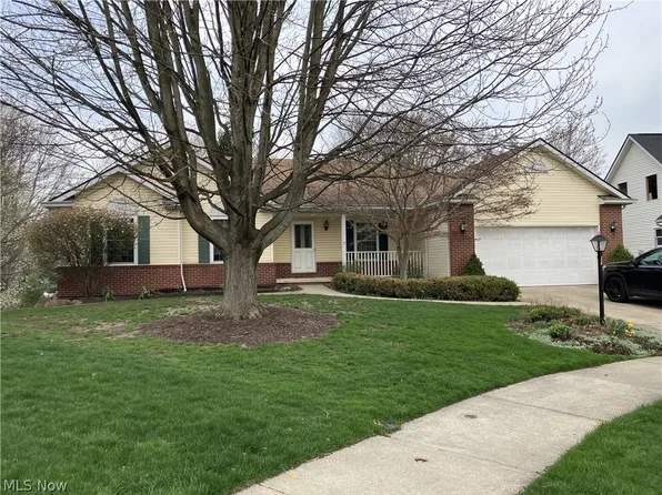 7580 Dover Ln, Parma, OH 44130