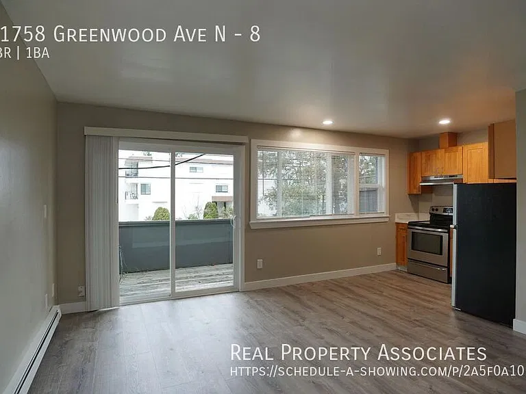 11758 Greenwood Ave N #8 — Photo 2