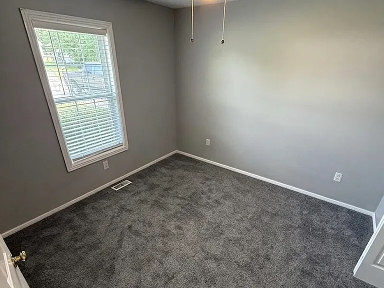 312 Country Ct — Photo 8