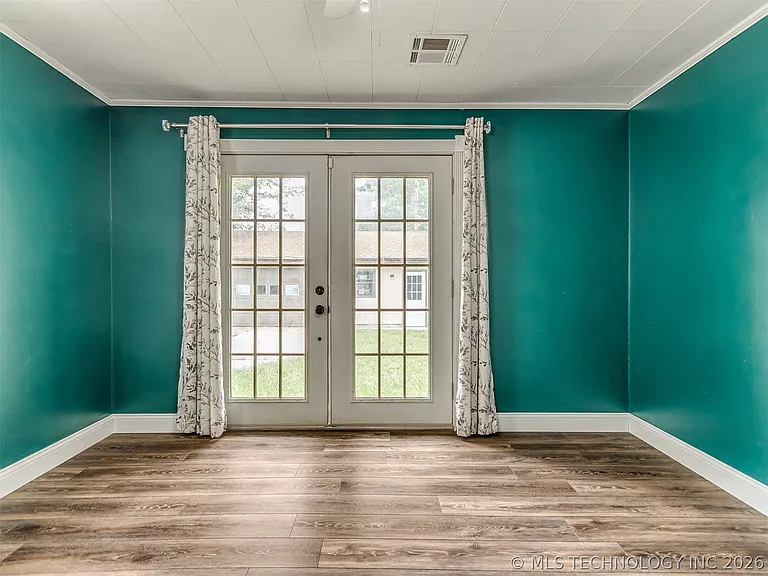 233 NE Queenstown Ave — Photo 20