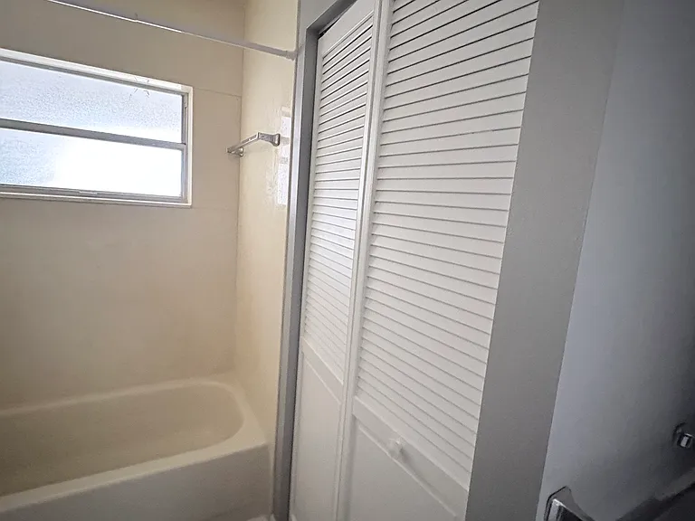 3421 & 3423 SW 27th St — Photo 19