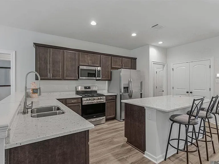 39110 Forestwood Ave — Photo 3