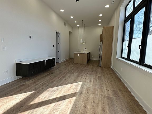 4th image of 3459 W Belmont Ave APT 1F