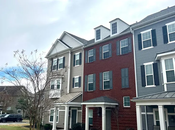 1856 Perla Dr, Virginia Beach, VA 23456