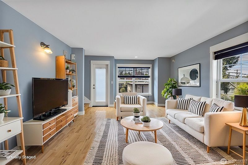 3rd image of 5033 12 Avenue NE