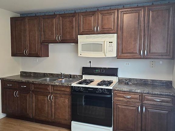 3rd image of 1037 Warner Ave APT 8