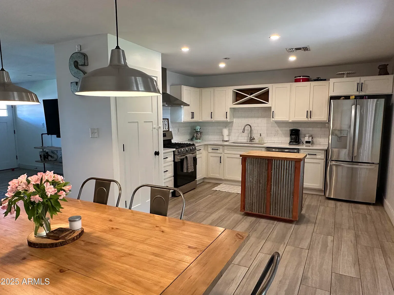 4 bed, 4.0 bath, 2093 sqft, $4,195 — Photo 4