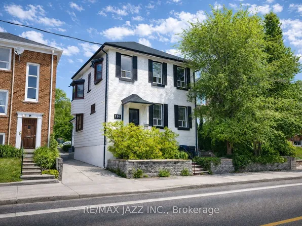 118 Eastwood Rd, Toronto, ON M4L 2C9