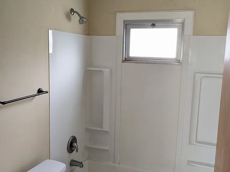 9226 Guthrie Ave — Photo 4