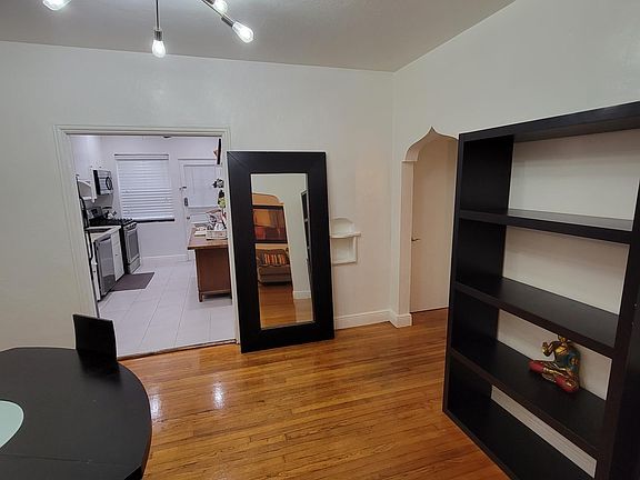 4th image of 2901 Sheridan Ave #I