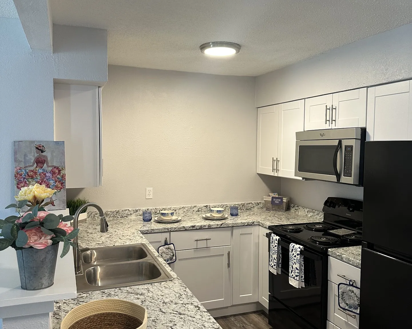 2 bed, 800 sqft, $1,393 — Photo 1