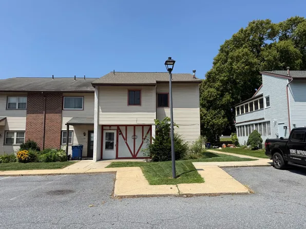 359 Greenland Dr, Lancaster, PA 17602