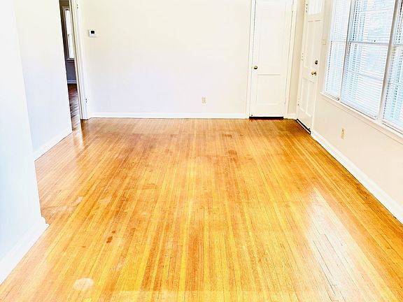 4th image of 5059 Welchshire Ave