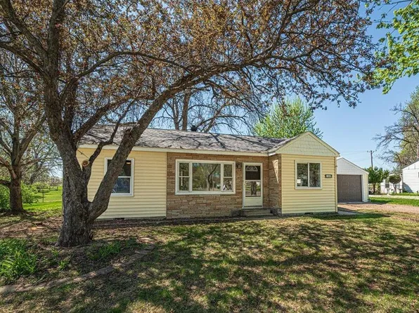 140 Carol Ln, West Saint Paul, MN 55118