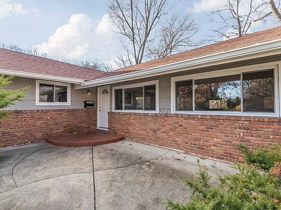 2nd image of 18 Prescott Pl