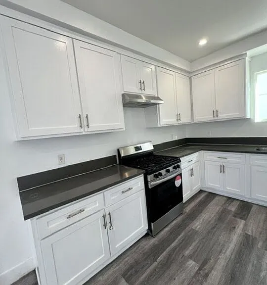 789 E 41st Pl — Photo 6