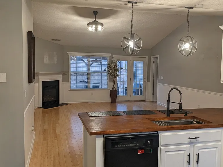 225 Pope Ln — Photo 5