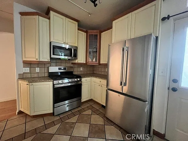 3220 E 2nd St #B — Photo 7