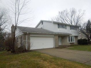 2869 Voorheis Rd, Waterford, MI 48328