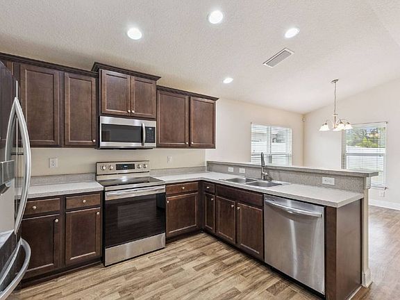 3rd image of 458 Macon Dr