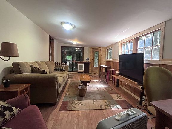 3rd image of 90 19th St