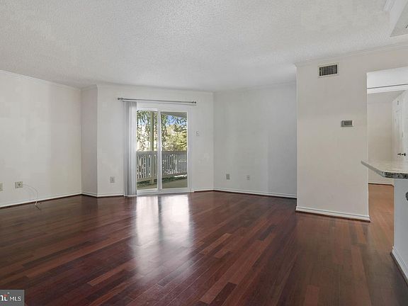 3rd image of 1535 Lincoln Way