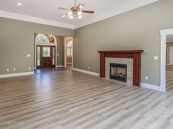 5th image of 4205 Grant Ln