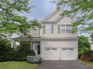 37 Park Knoll Dr, East Brunswick, NJ 08816