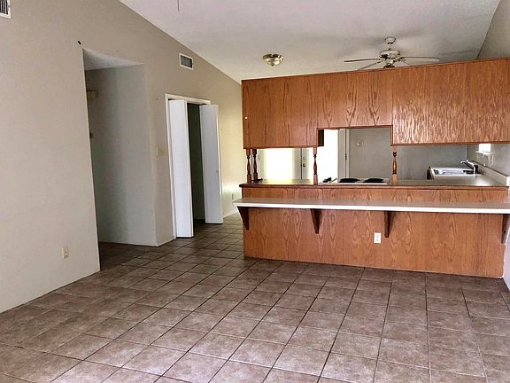 5th image of 213 Rockyreef Cir