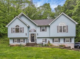 7 Red Brook Rd, Mahopac, NY 10541