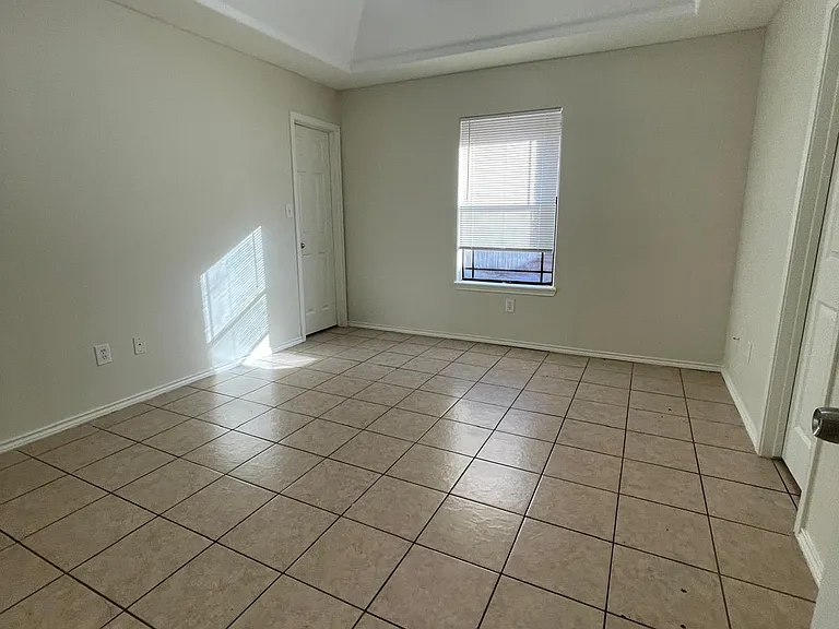 1806 S Ironwood St #D — Photo 6