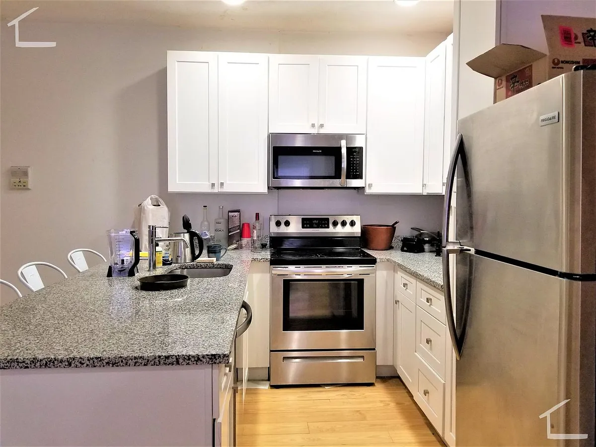 Building Photo - 610 Columbus Ave #4