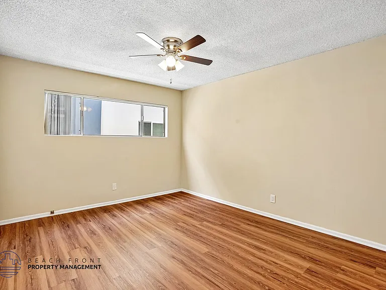 2521 Mathews Ave — Photo 3