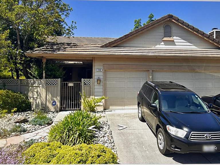 200 Larkspur Dr — Photo 1