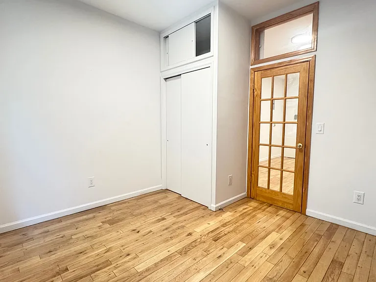 308 E 6th St #4 — Photo 8