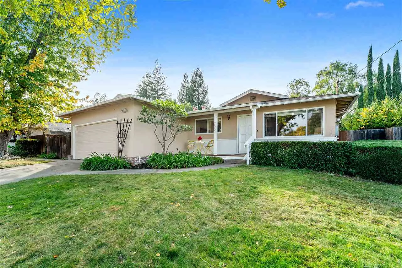 235 Croyden Dr photo 1