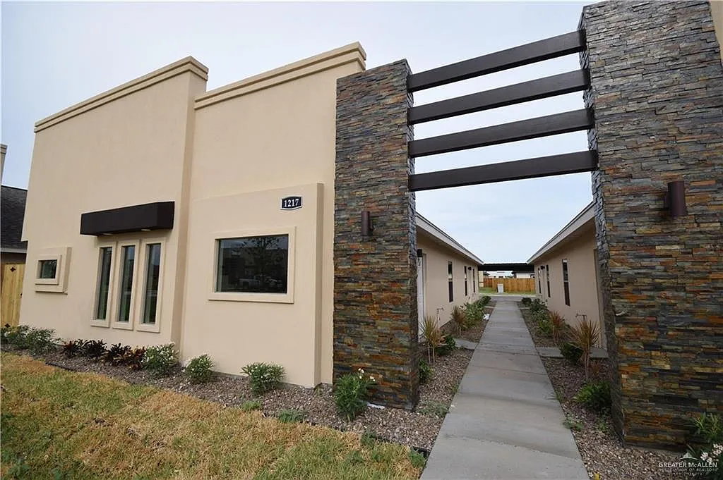 3 bed, 1200 sqft, $1,050 — Photo 2