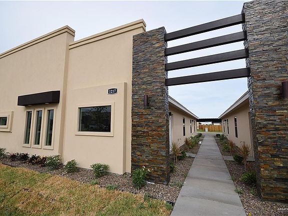 2nd image of 1215 Upas Dr #2