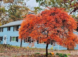 19 Powder Horn Hl, Weston, CT 06883