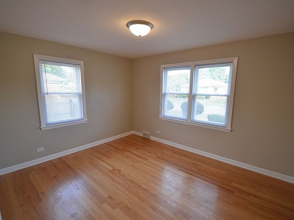 3rd image of 11055 Shaw St