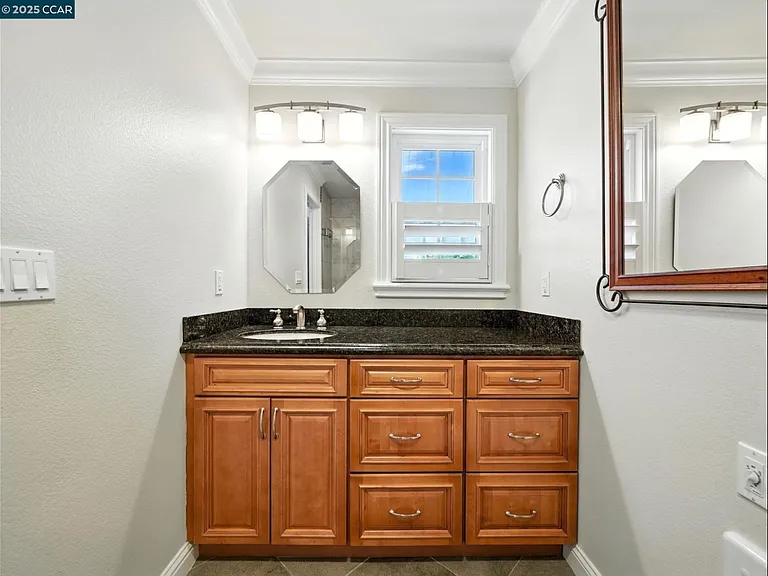 Acacia Ln — Photo 9