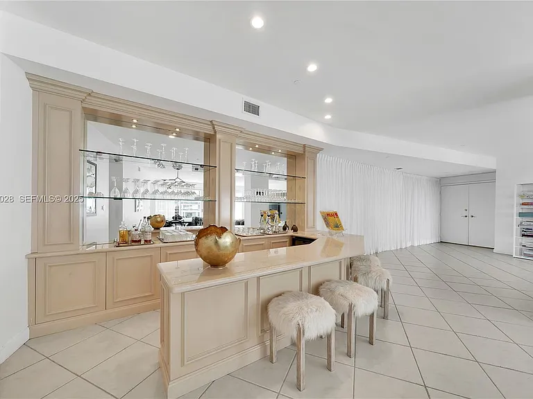 9601 Collins Ave #809 — Photo 5