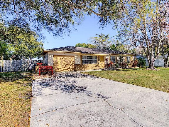 4th image of 215 Lake Thomas Dr