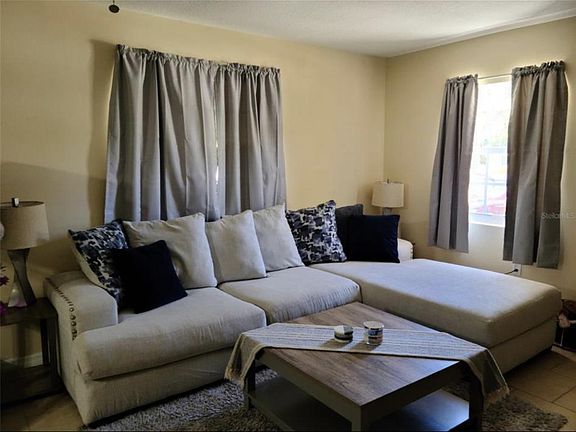 4th image of 50 W Wentworth St #50
