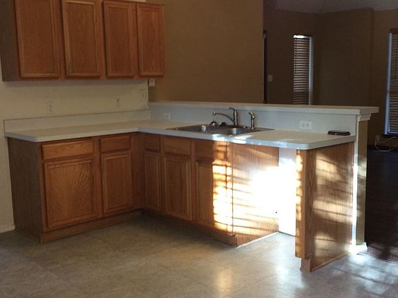 2nd image of 1020 Sandalwood Dr