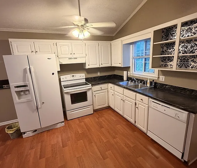111 Tryon St #COPY — Photo 10